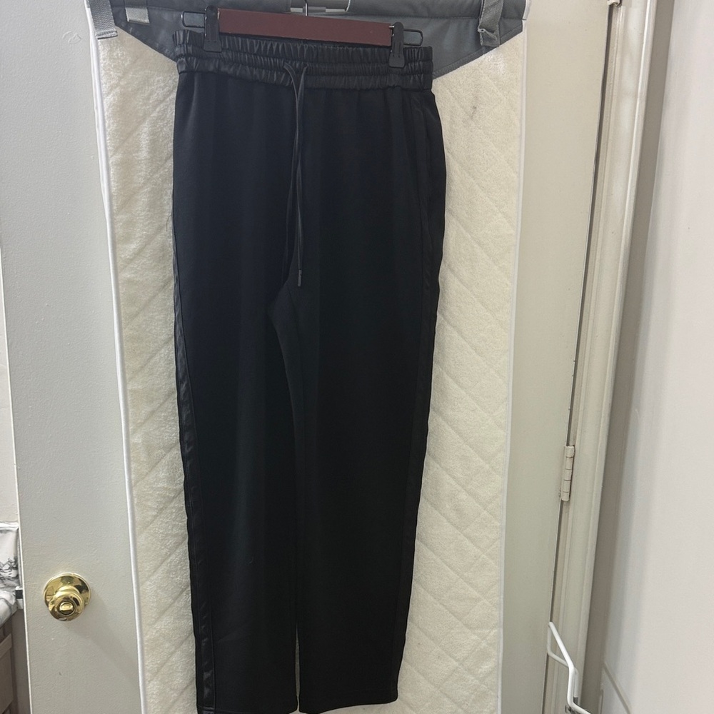 Women’s Black sweatpants